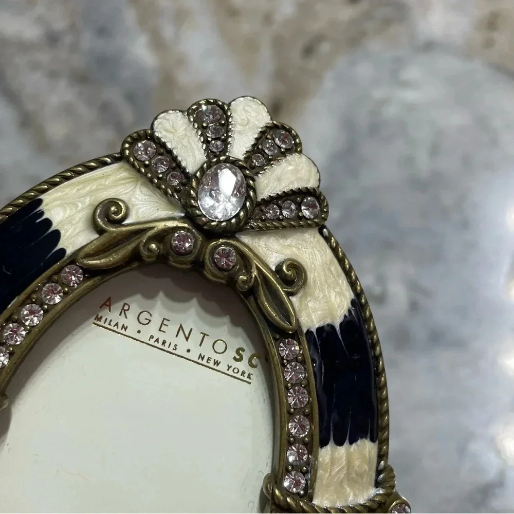 NEW Argento SC 2”x2” picture frame made with Swarovski Crystals